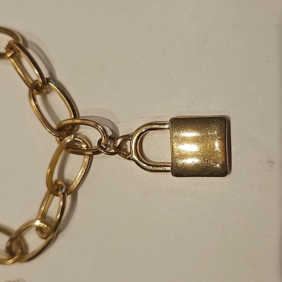 Goldtone Open Link and Lock 8" Bracelet w/ 3 1/2"Ext. - Picture 3 of 6